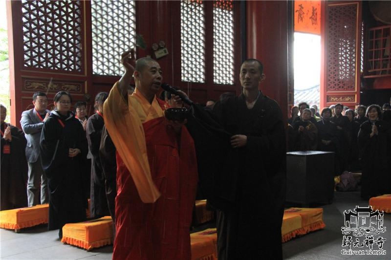 宝通禅寺隆重举行水陆法会熏坛洒净仪式 - 方丈升座法